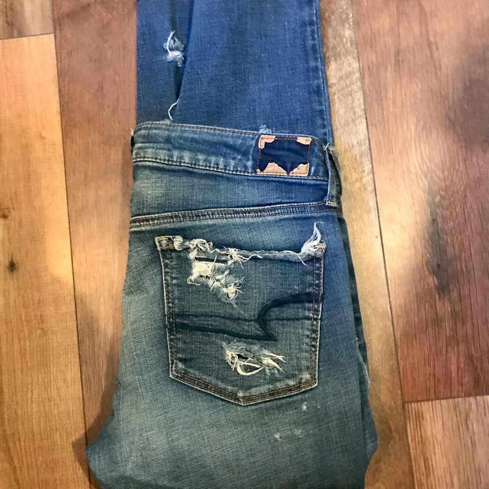 American Eagle Outfitters Distressed jeans w a lot of stretch size 12